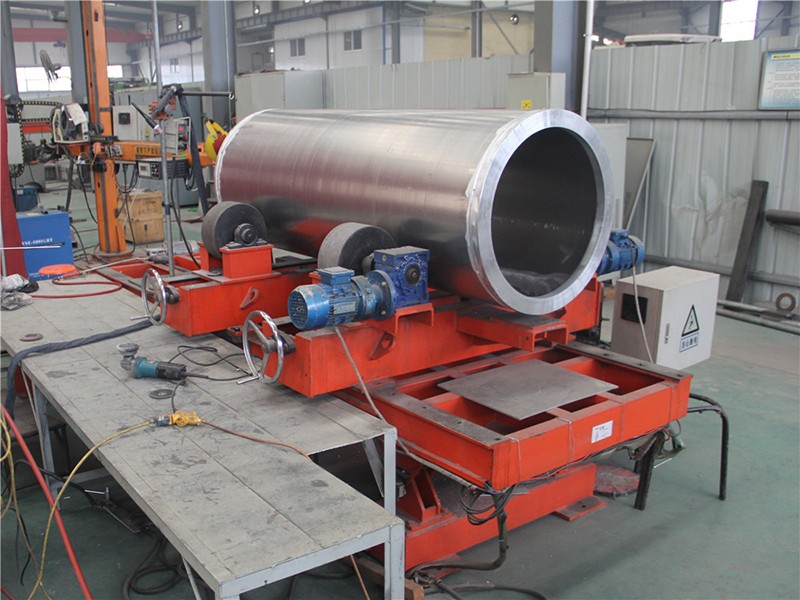 焊接滾輪架--焊接設(shè)備